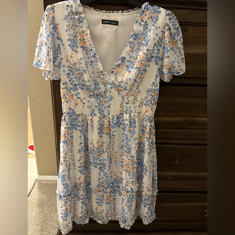 White and have a blue flower, size Medium
